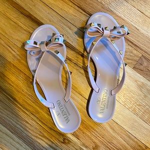 Valentino Rockstud Flip Flops - Rose